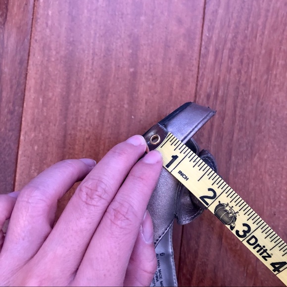 Xhilaration Silver Heels Ruffle Top Size 6 - Picture 12 of 13